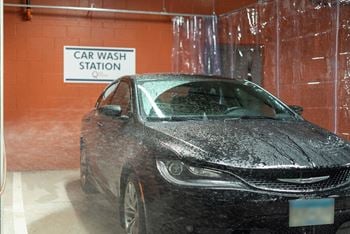 Indoor carwash bay
